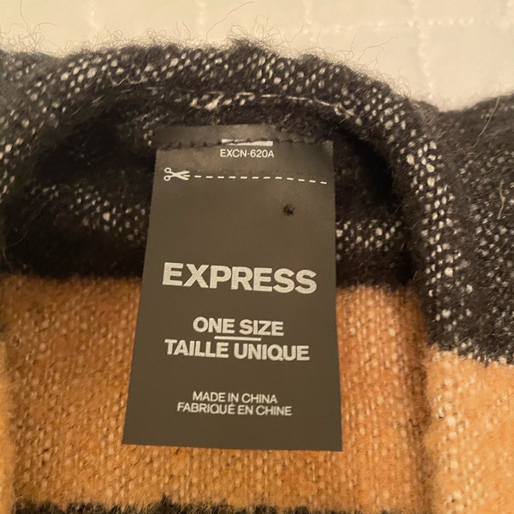 Express Colorblock Open Front Poncho - Picture 3 of 4